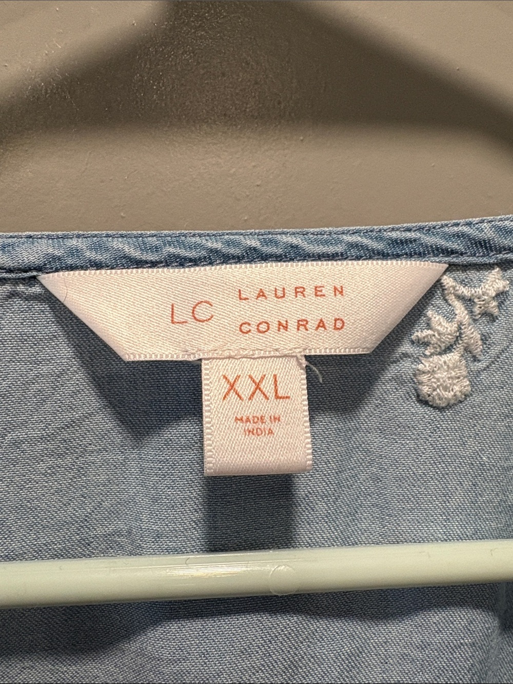 LC Lauren Conrad Lyocell Chambray Embroidered Ruffle Sleeve Blouse XXL - Picture 2 of 5